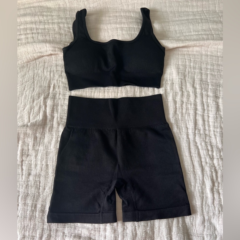 Amazon. Workout set. Black